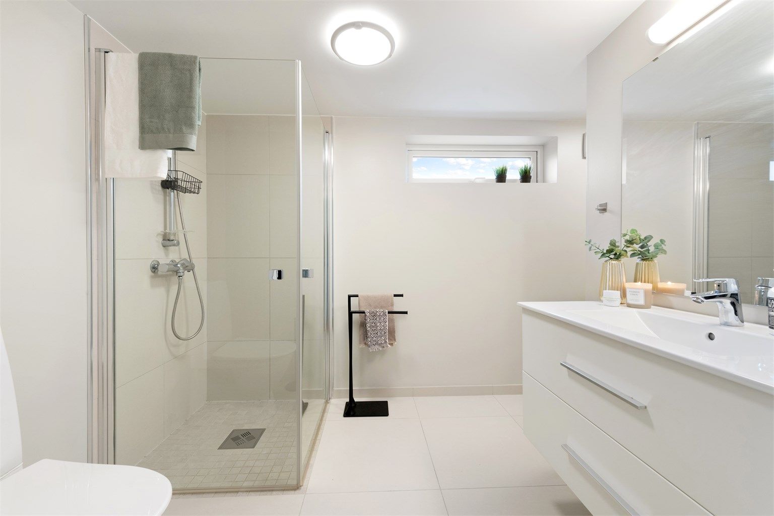 Badet i underetasjen ble bygget nytt av fagfolk i 2020