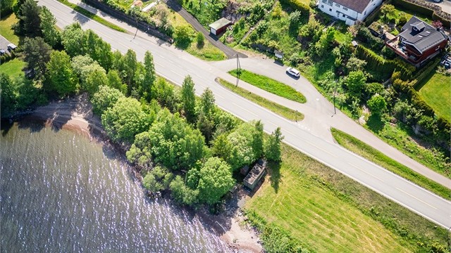 Kort vei til fjorden med bl.a. Tangen Fjordpark som har badestrand, beachvolleyballbane m.m.