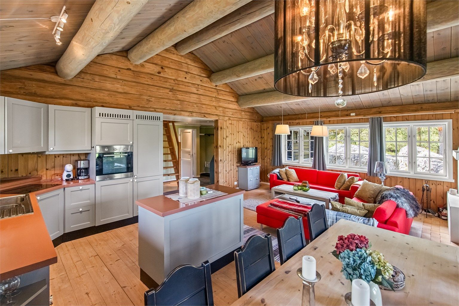 Velkommen inn til et sosialt og fint oppholdsrom