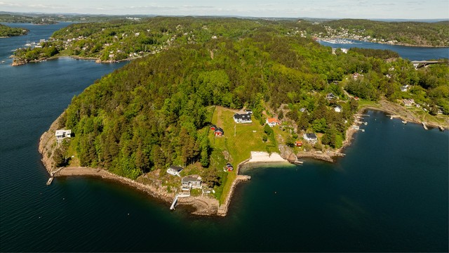 Enten du ønsker urbane opplevelser, shopping, gode matopplevelser eller et aktivt kulturtilbud, ligger Tønsberg lett tilgjengelig – samtidig som du kan trekke deg tilbake til rolige og naturskjønne omgivelser.