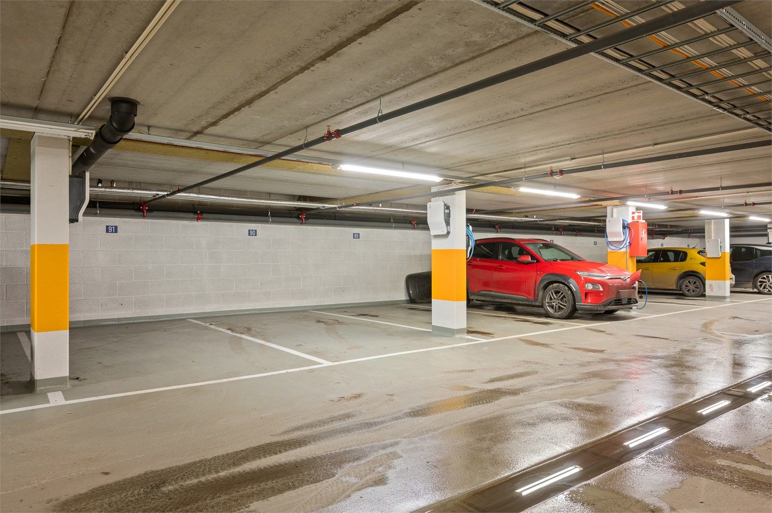 Plassene er merket med nummer 90 og 91. Plassene selges separat, eller samlet.