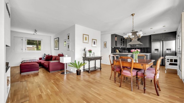 Foto: Martine Eren Jacobsen / iSnitt
Stuen er romslig og kan enkelt innredes etter eget ønske og personlig stil.