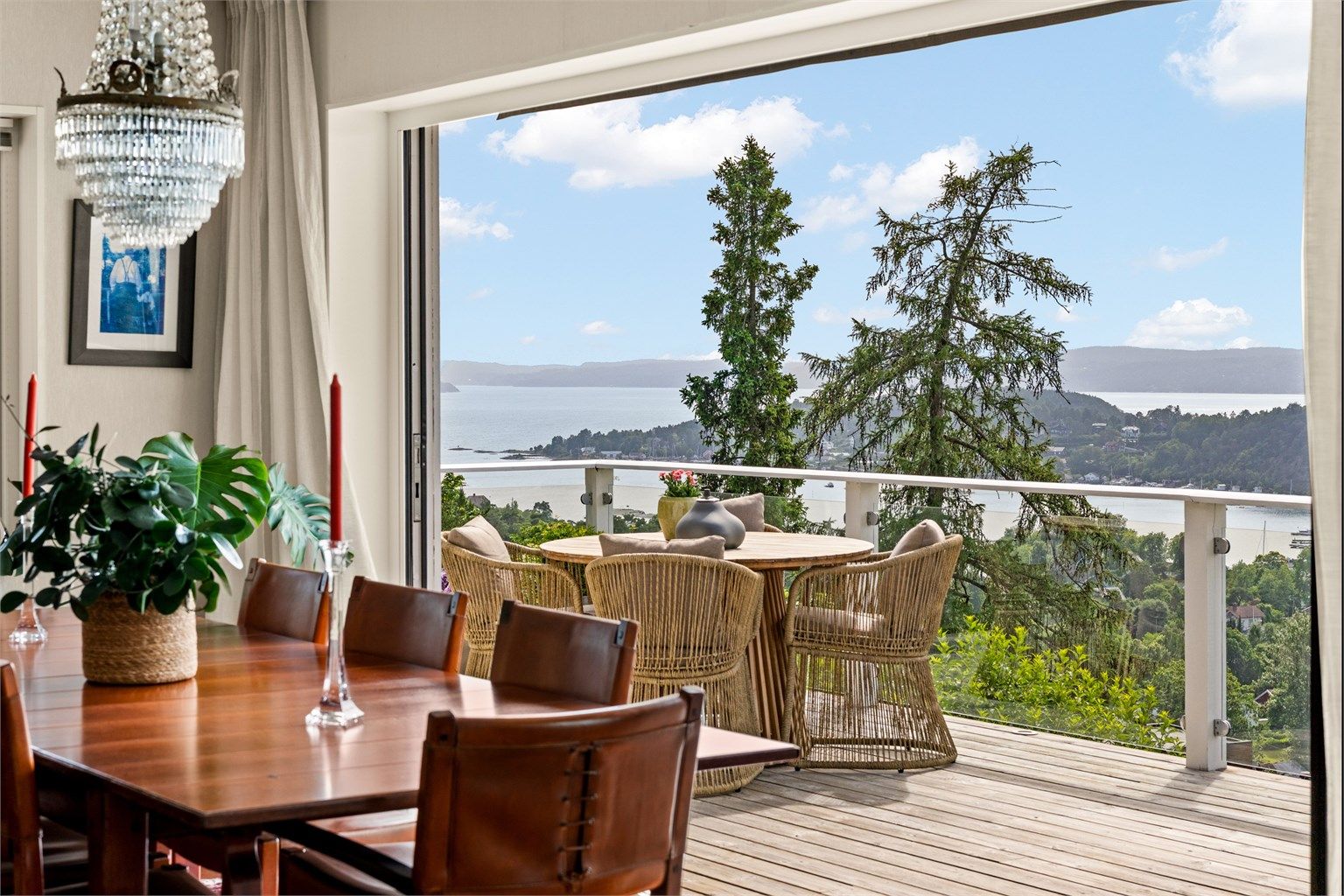 Velkommen til Bestemorstien 3 - Stor og flott enebolig | Fantastisk fjordutsikt | Solrikt | Garasje | Blindvei - Foto: Løvåsfoto
