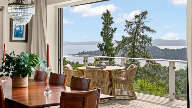 Velkommen til Bestemorstien 3 - Stor og flott enebolig | Fantastisk fjordutsikt | Solrikt | Garasje | Blindvei - Foto: Løvåsfoto