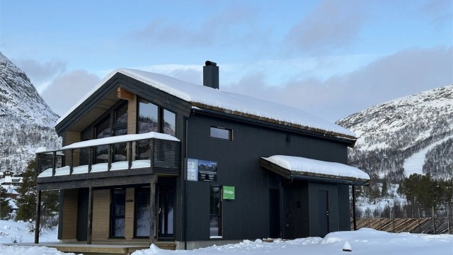 Sentral beliggenhet rett ved skiløype. Gåavstand til skisenteret.