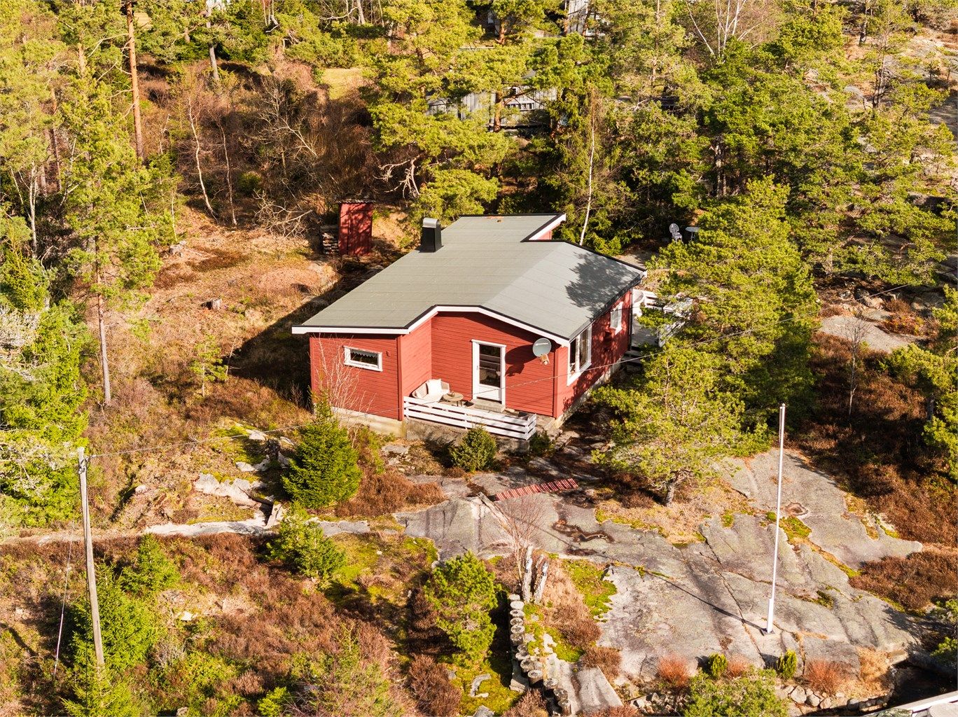 Stensvikveien 8 presenteres av Karl Robert Hansen i Krogsveen. 
Fotograf; Kristoffer Kristiansen.