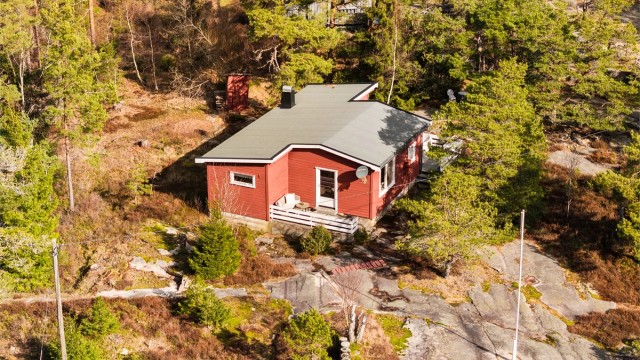 Stensvikveien 8 presenteres av Karl Robert Hansen i Krogsveen.
Fotograf; Kristoffer Kristiansen.