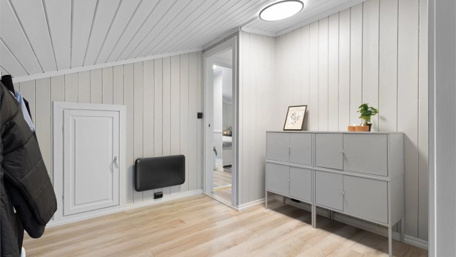 Fra soverom 1 er det tilgang til et kott med lagringsplass.