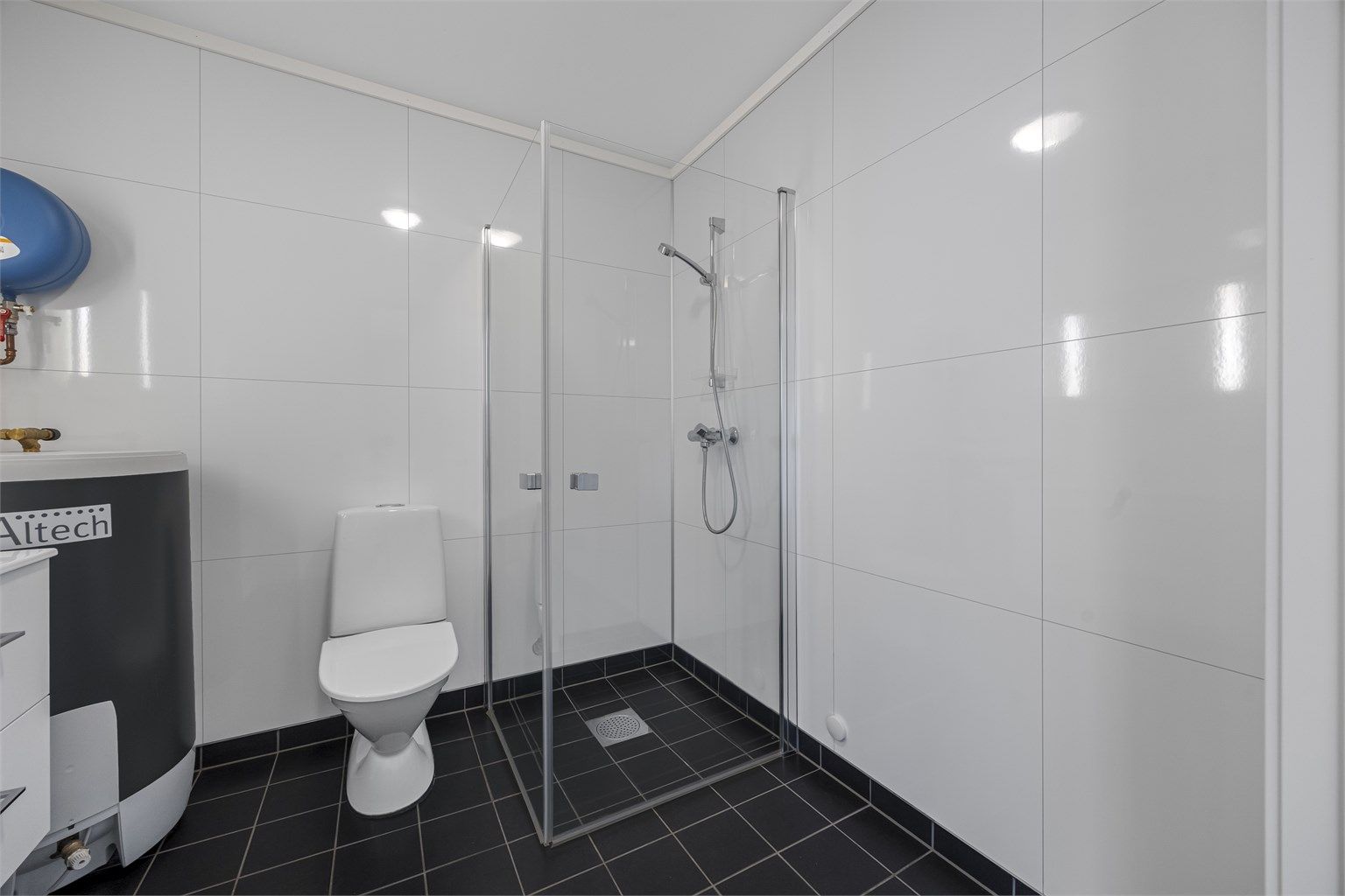 Det er vannbåren varme på baderommet.