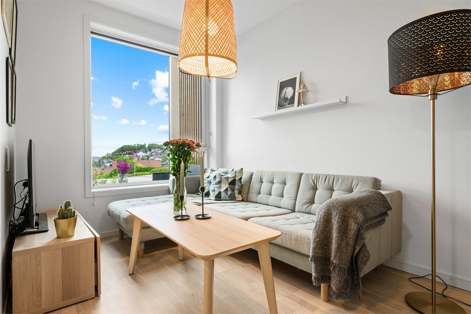 Fantastisk utsikt fra stuen ned mot Sandnes