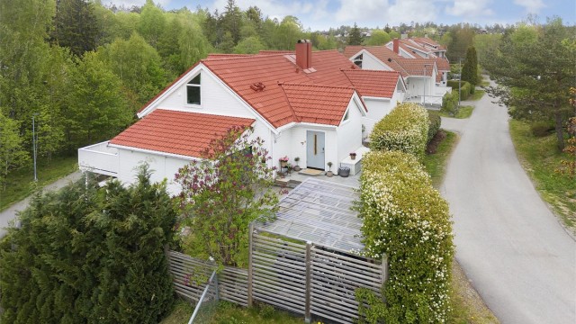 Velkommen til Greverudåsen 59 - En flott halvpart av tomannsbolig!