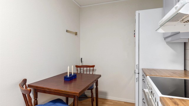 Kjøkkenet har fin plass til en hyggelig frokostkrok.