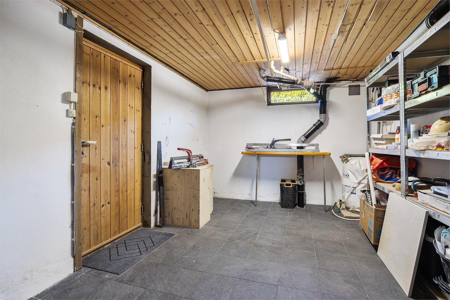 God plass til oppbevaring av sportsutstyr, verktøy og sesongartikler.