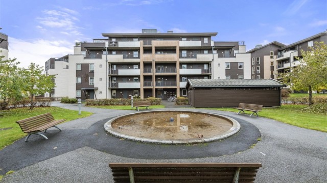 Omkring Såvegen finnes mange flotte grøntarealer og turmuligheter for liten, stor og firbente. Lekeplasser, butikker, cafeer, restauranter m.m. Alt i umiddelbart nærhet