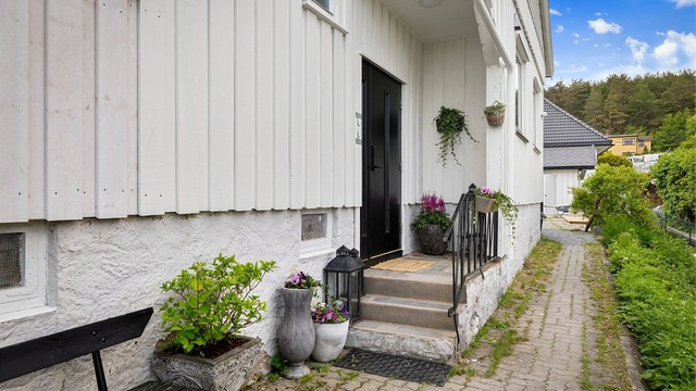 Ny inngangsdør ble satt inn i 2023