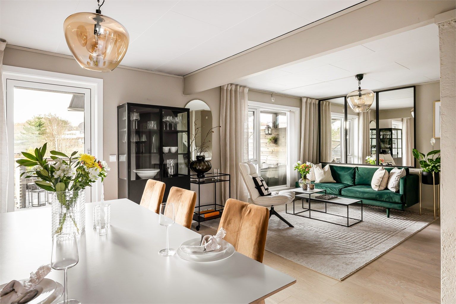 Lekkert rekkehus i Drotningsvik - Huset grenser til natur og rekreasjon - Gåavstand til skoler og barnehager