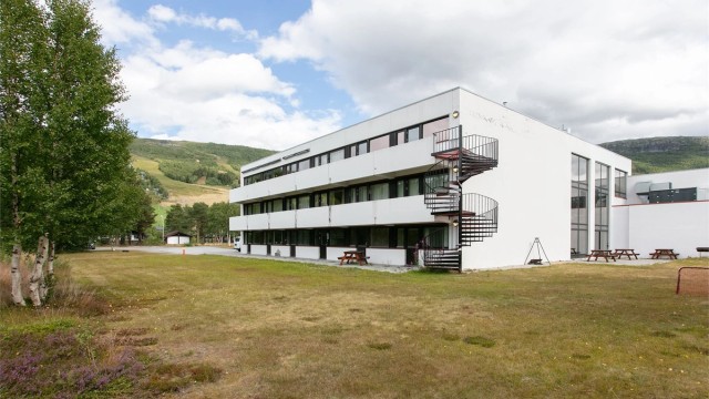 Leiligheten har en meget sentral beliggenhet i tidligere hotellbygg på Bjorli like ved Alpinbakken
Foto: Jarle Osen