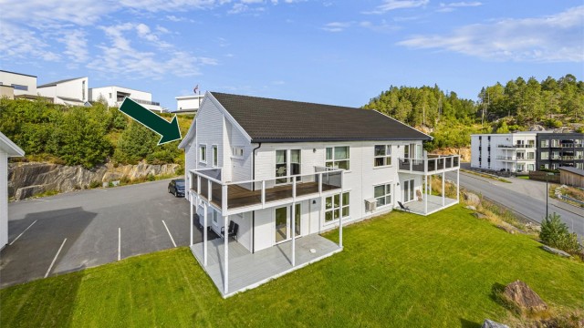 Nydelig leilighet i 2. etasje med romslig veranda!