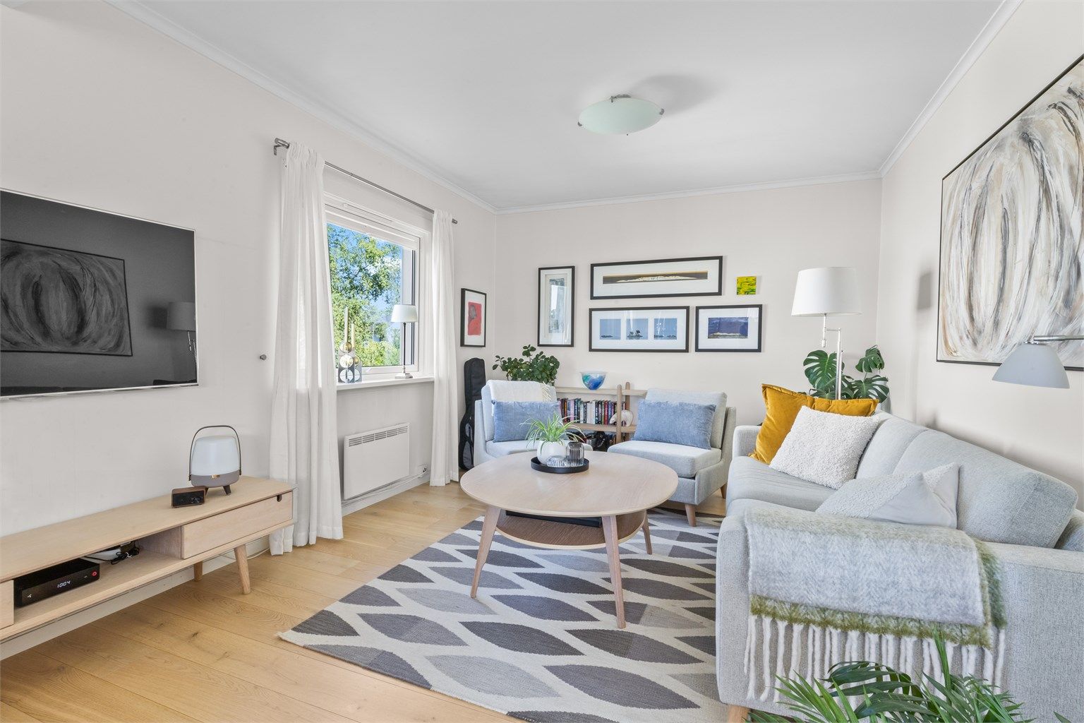 Lys og hyggelig TV stue 