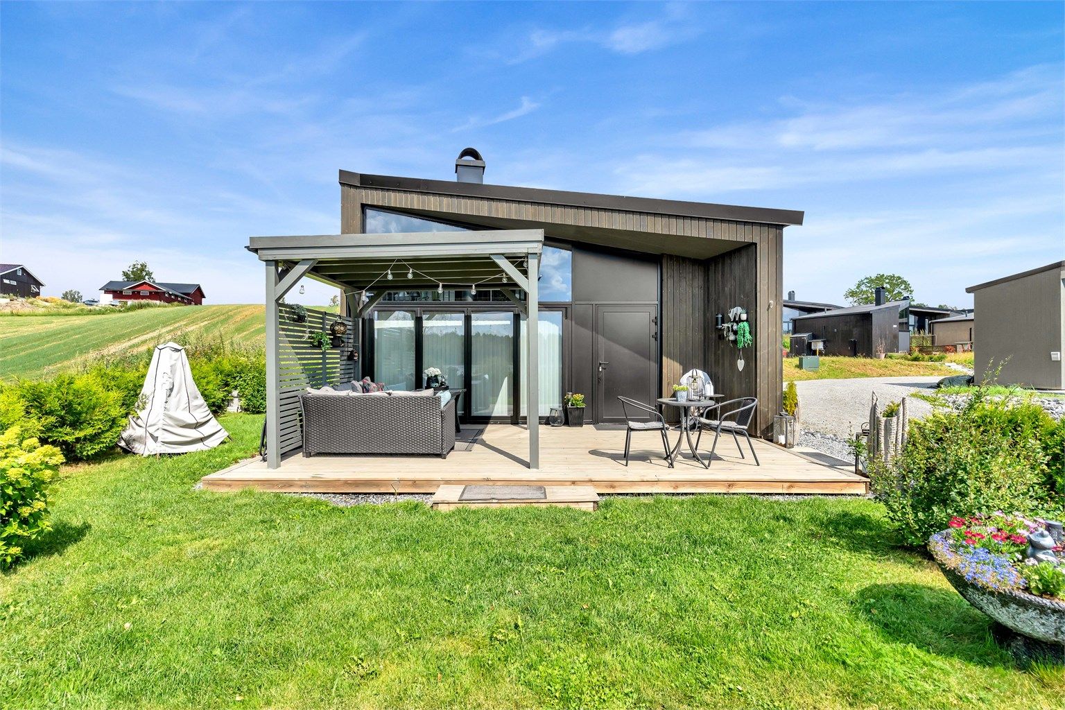 Skjermet med første linje mot Glomma! Attraktiv fritidsbolig 45 min fra Oslo| Strandlinje ved Glomma| Energieffektivt