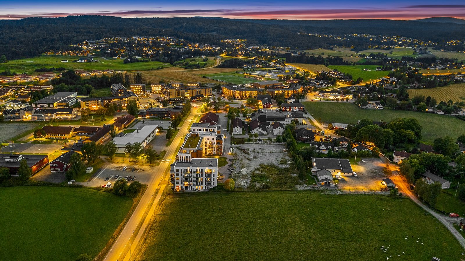 I Ask sentrum finner du et godt servicetilbud med butikker, kafeer og kulturhus.