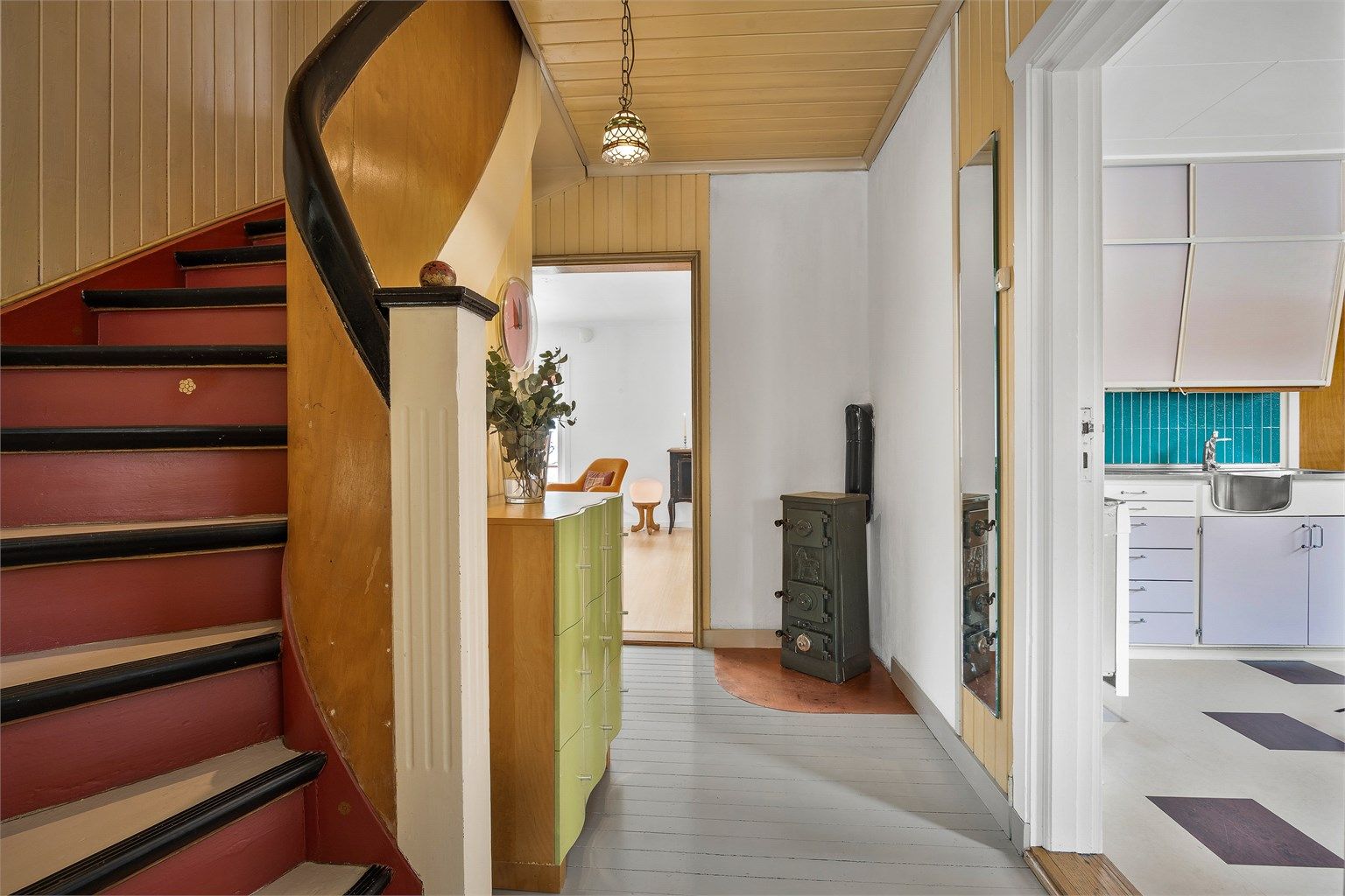 Frittstående vedovn i gang