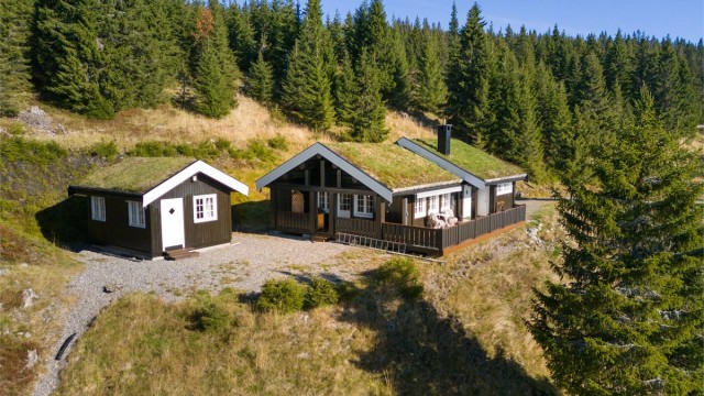 Velkommen til Nattrudstillia 16! Herlig familiehytte med en flott beliggenhet på en liten høyde. (Foto: Pholio v/ Bjørnar Fjeldberg)