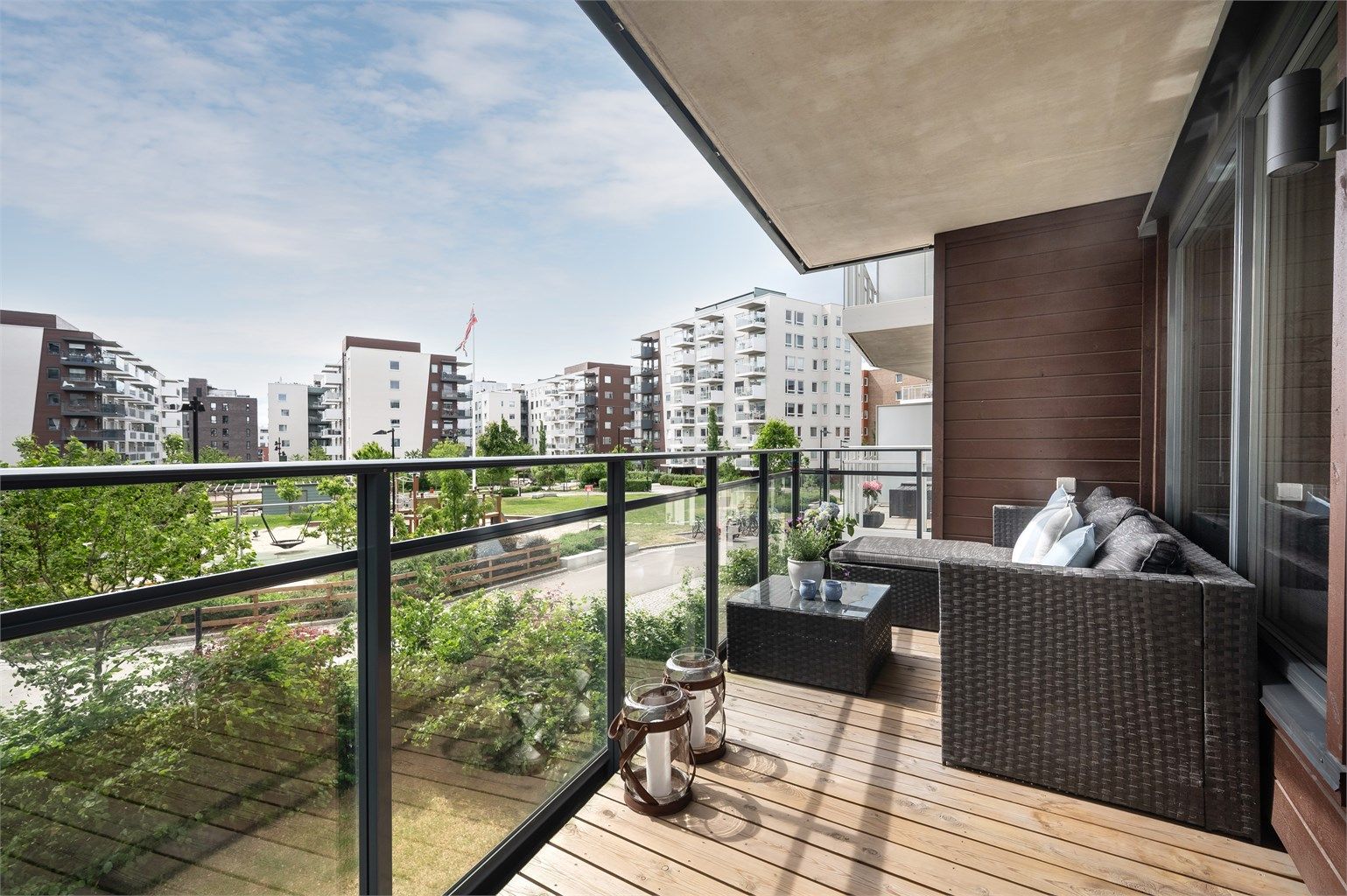 Sindre Nyhus v/Krogsveen presenterer en rålekker og moderne 4-roms hjørneleilighet fra 2021 – beliggende i populære Gartnerkvartalet på Løren.