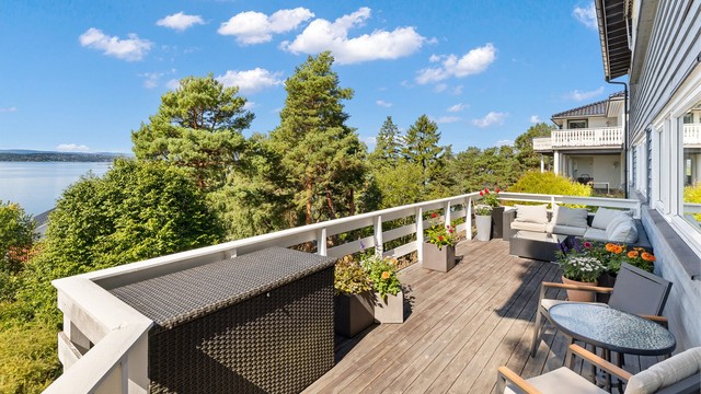 Solrik terrasse på 34 kvm med utsikt