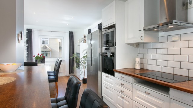 Fra kjøkken mot spisestue