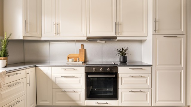 Hvitevarene på kjøkkenet er alle integrert og medfølger.