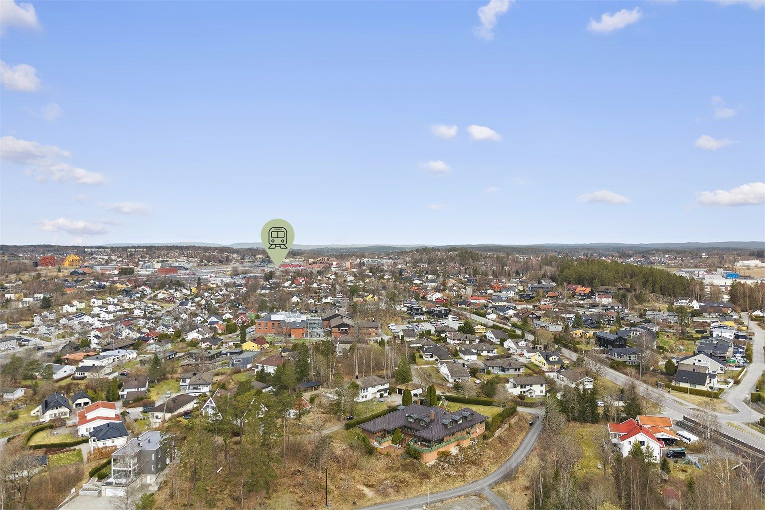 Kort vei til sentrum med Follobanen og Ski storsenter 