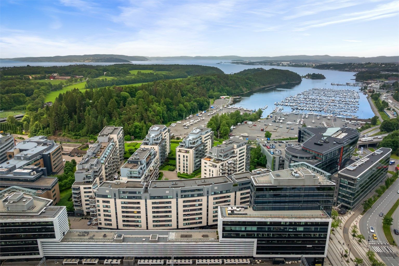 Beliggenheten gir enkel tilgang til både byliv og rekreasjon.