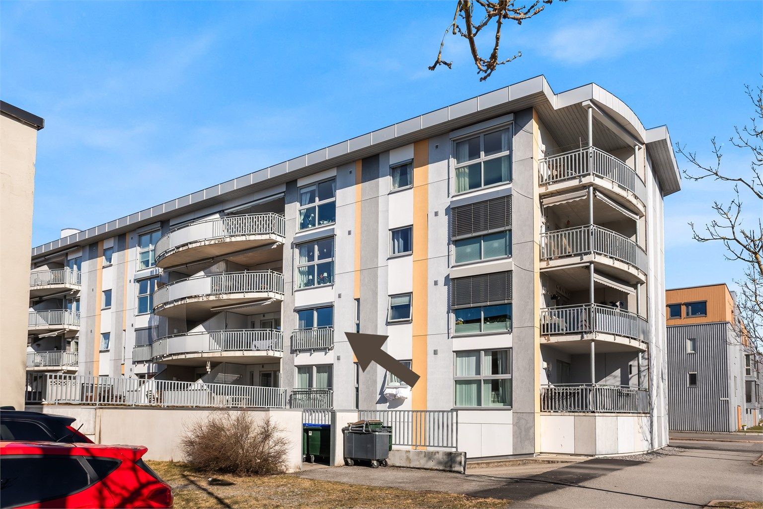 Leiligheten ligger i et attraktivt og sentralt boområde i Årnes sentrum.