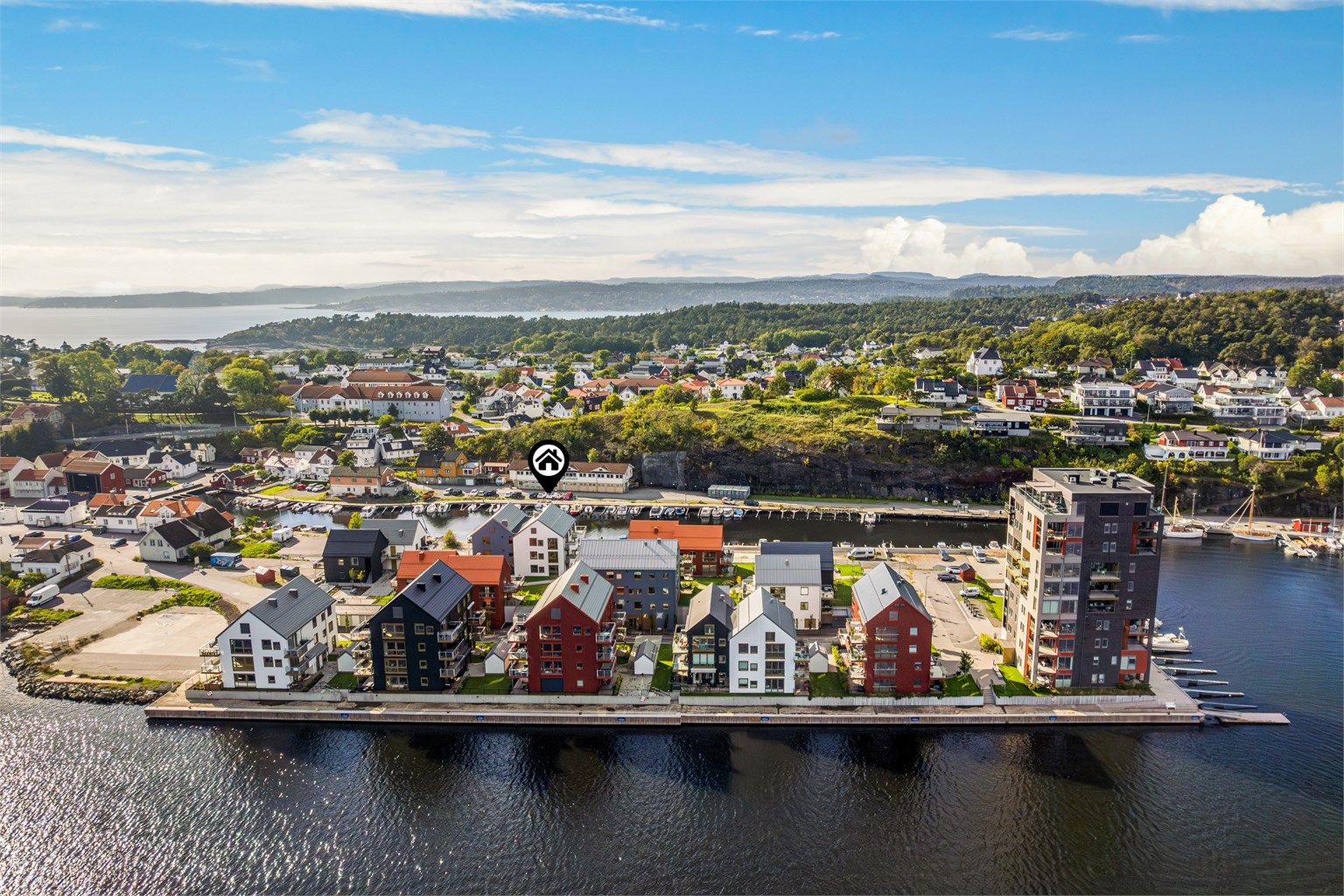 Koselig sentrum, flotte turområder og friarealer i gangavstand.