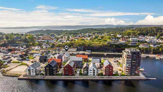 Koselig sentrum, flotte turområder og friarealer i gangavstand.