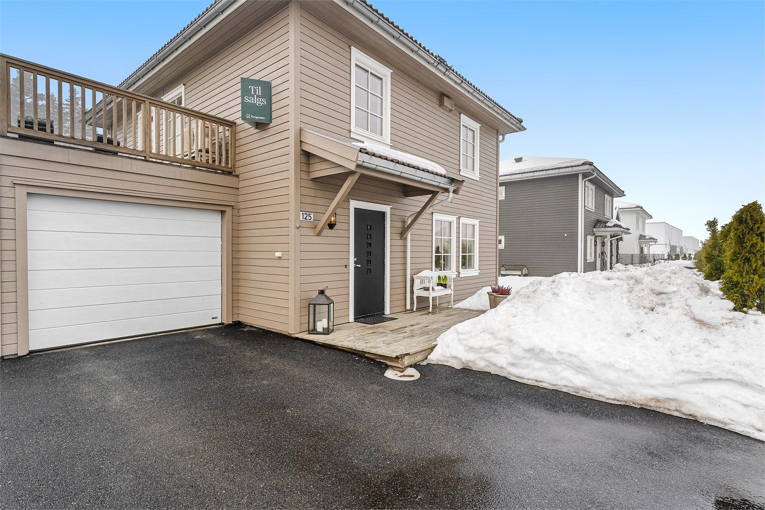 Innbydende og familievennlig bolig beliggende på romslig hjørnetomt