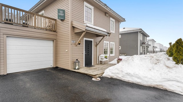 Innbydende og familievennlig bolig beliggende på romslig hjørnetomt