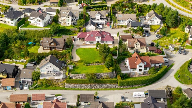 Dronebilde av eiendommen