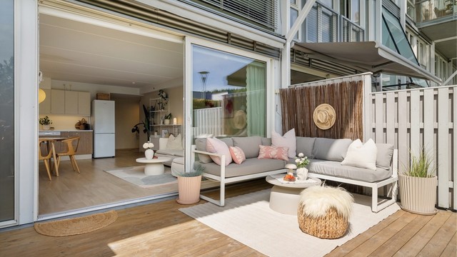 Sydøstvendt markterrasse på 17 kvm som vender inn mot indre gård