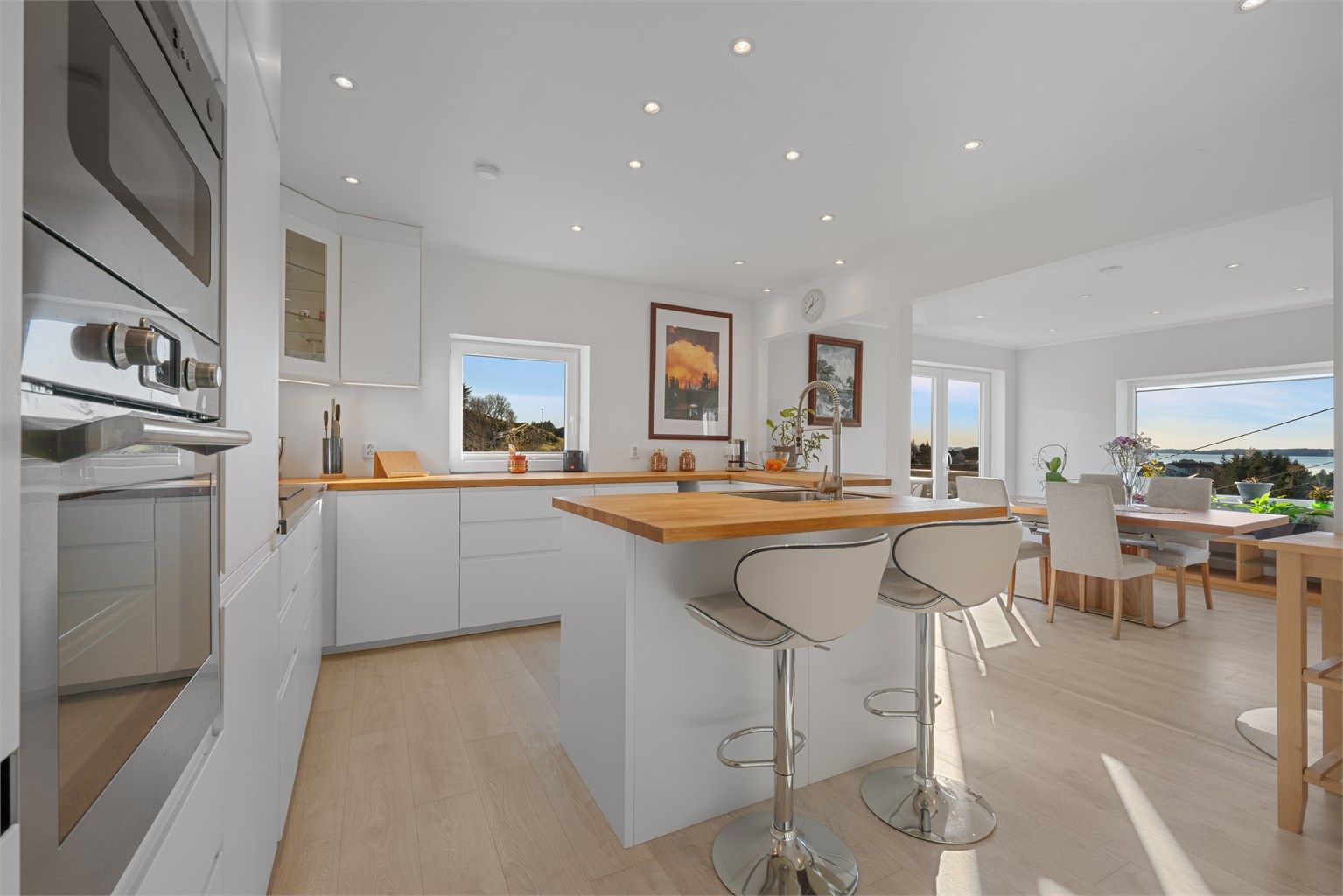 - Hele boligen ble pusset opp/renovert i perioden 2018 til 2022 -