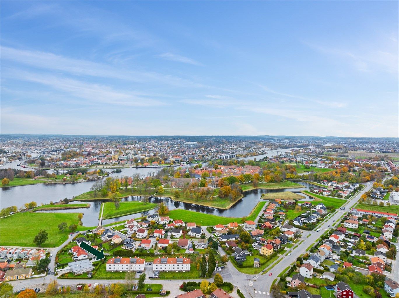 Sameiet ligger i grenseland mellom sjarmerende Vaterland og Kongstens nyere boligbebyggelse. Store parkområder er lett tilgjengelig i nærområdet, inkludert de ikoniske vollgravene som omringer Gamlebyen.