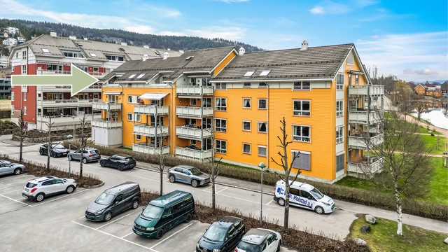 Felles inngangsparti med videre heis- og trappeadkomst til leilighetens etasjeplan (4. etasje).