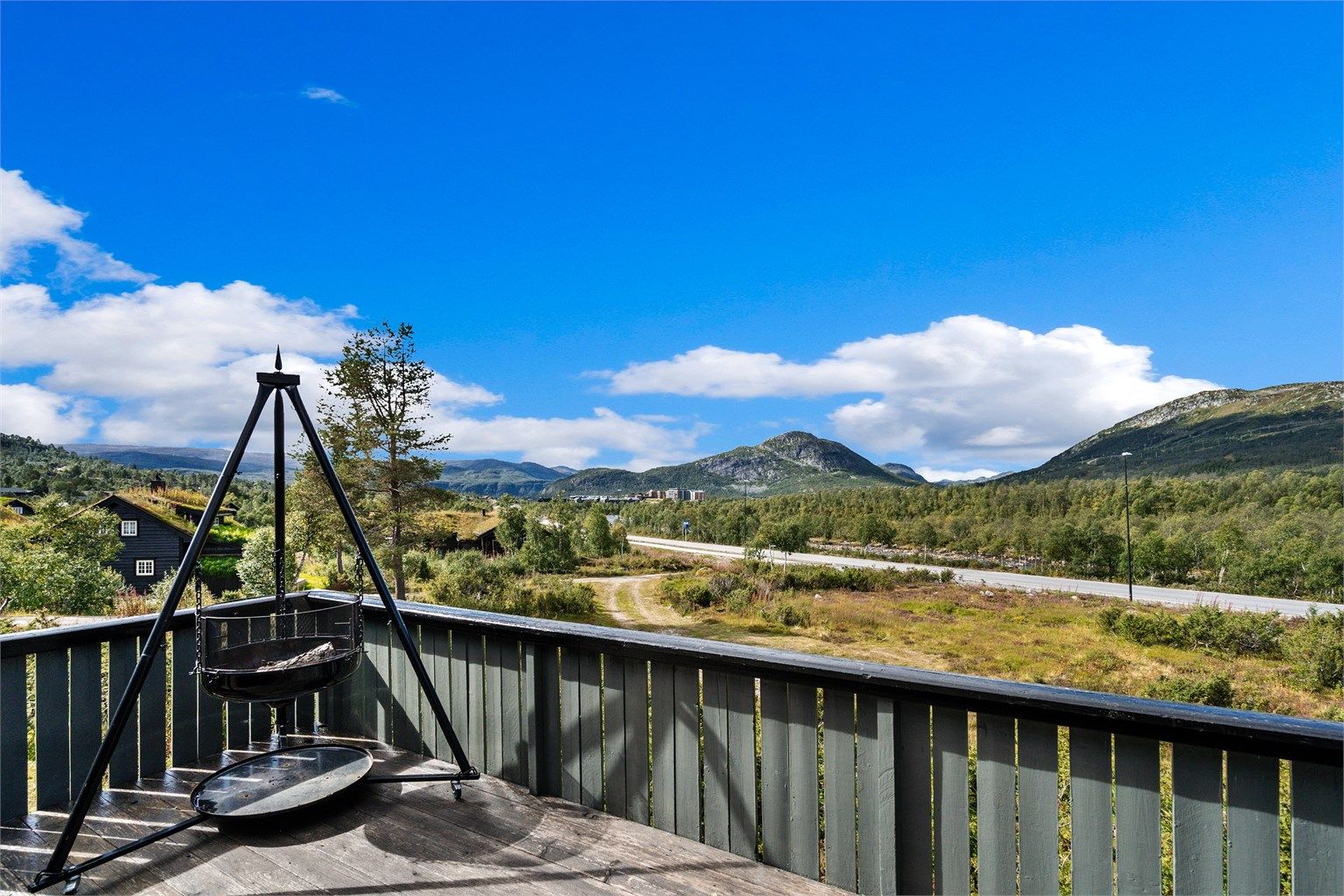 Utsikten mot skisenteret, Enden og Hovdenuten.