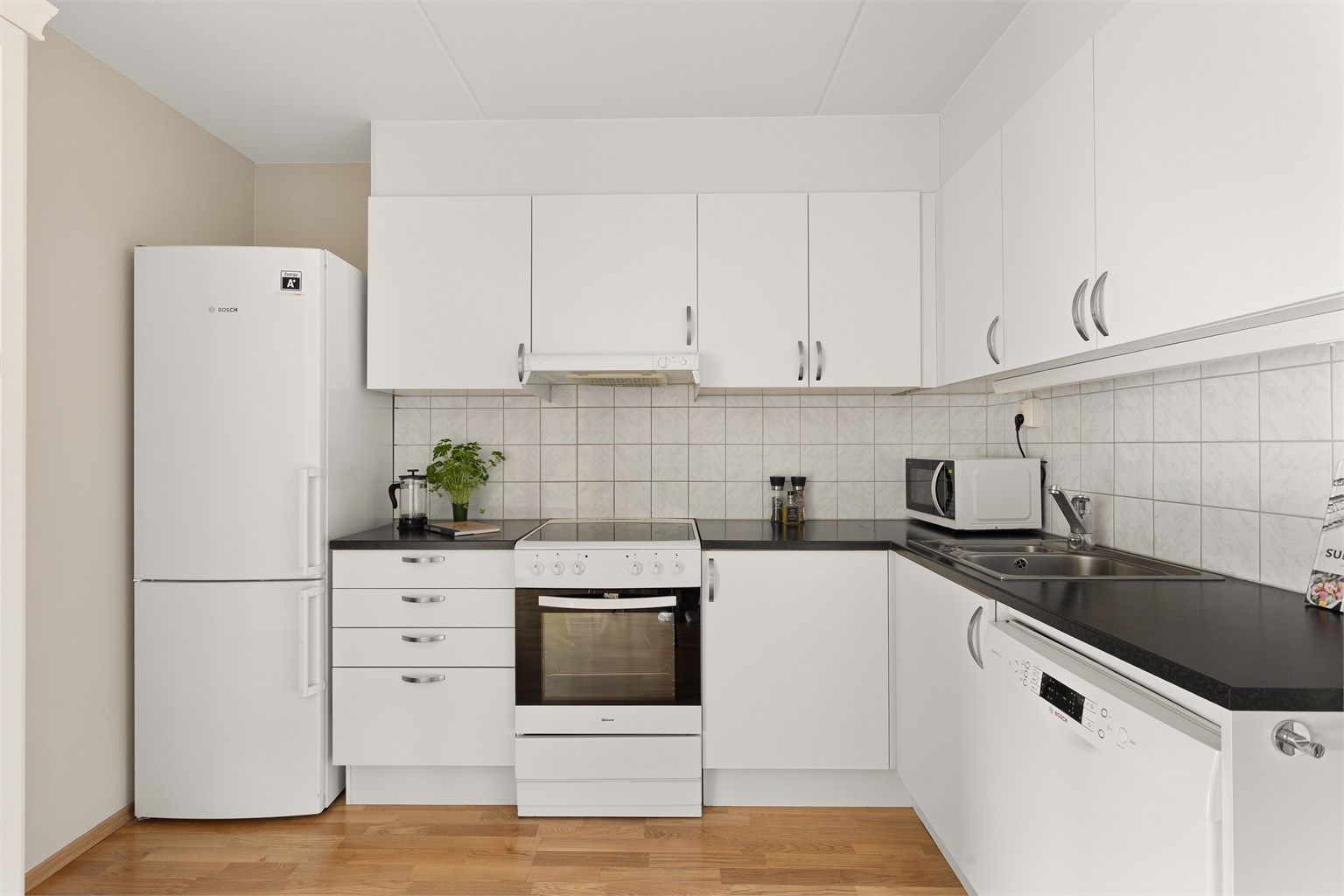 Her har du god kommunikasjon med gjestene mens middagen lages. 