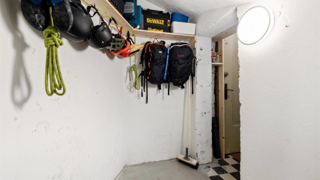 Leiligheten er nylig tildelt en ekstra bod i underetasjen av bygården