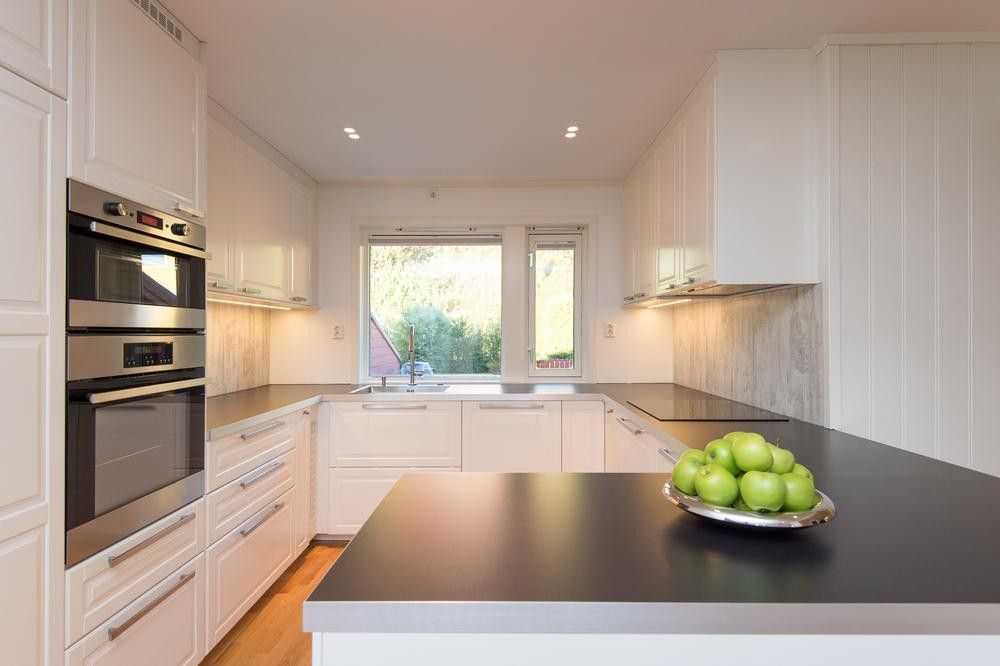 Lyst og fint kjøkken.