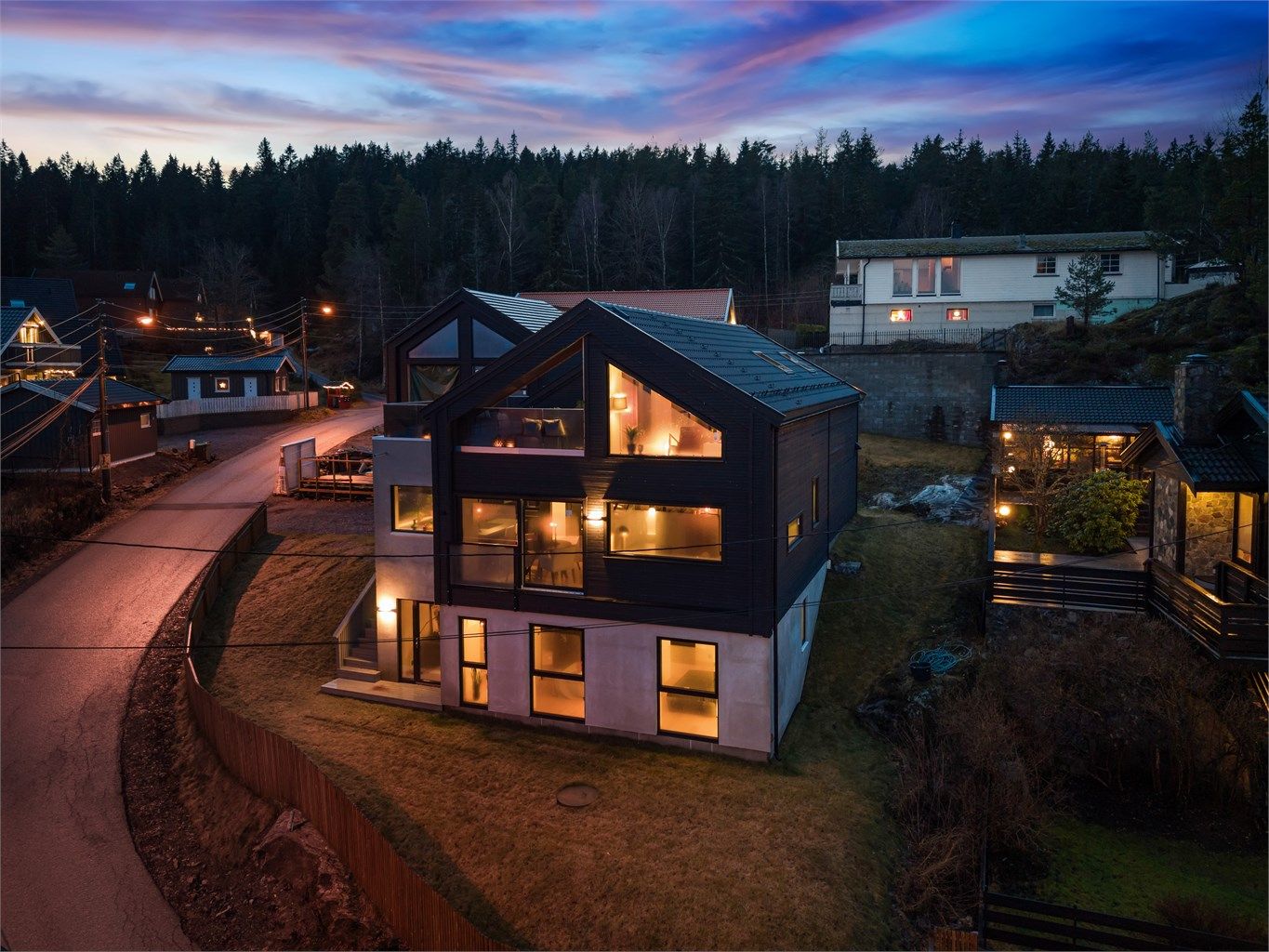 Eiendomsmegler Krogsveen v/Andreas Christophersen ønsker velkommen til Skogvegen 7A 