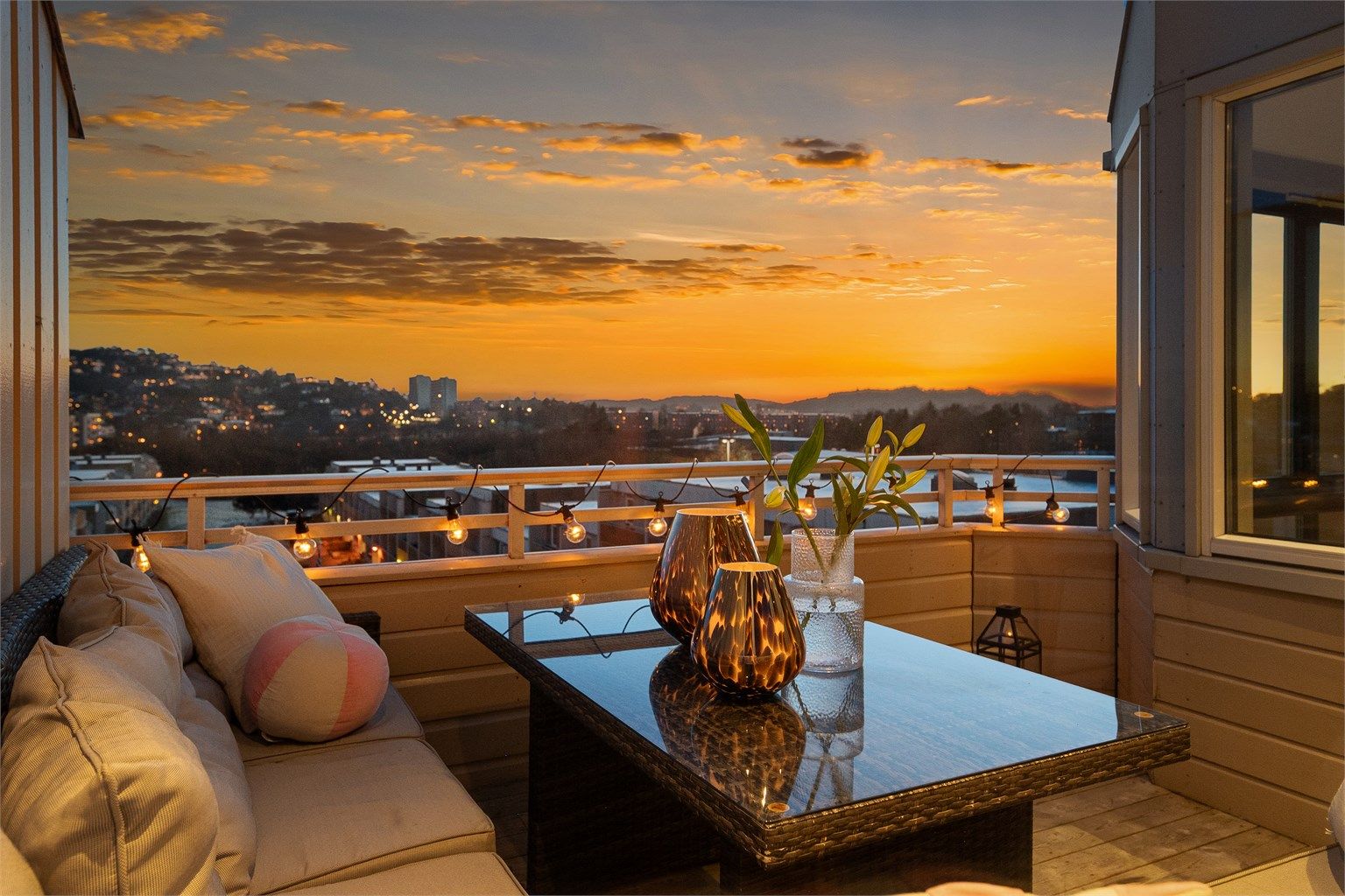 - Det kan også nytes flotte kveldshimler på de fineste kveldene -