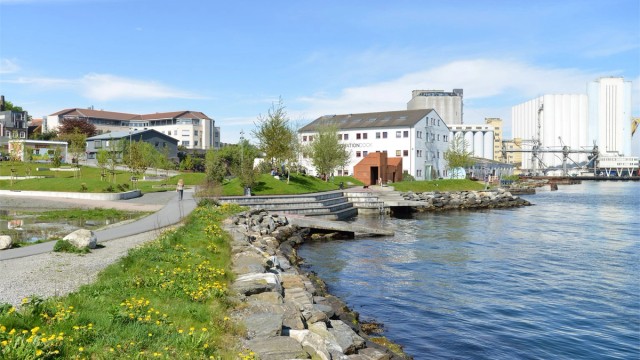 Baren Øst i umiddelbar nærhet.